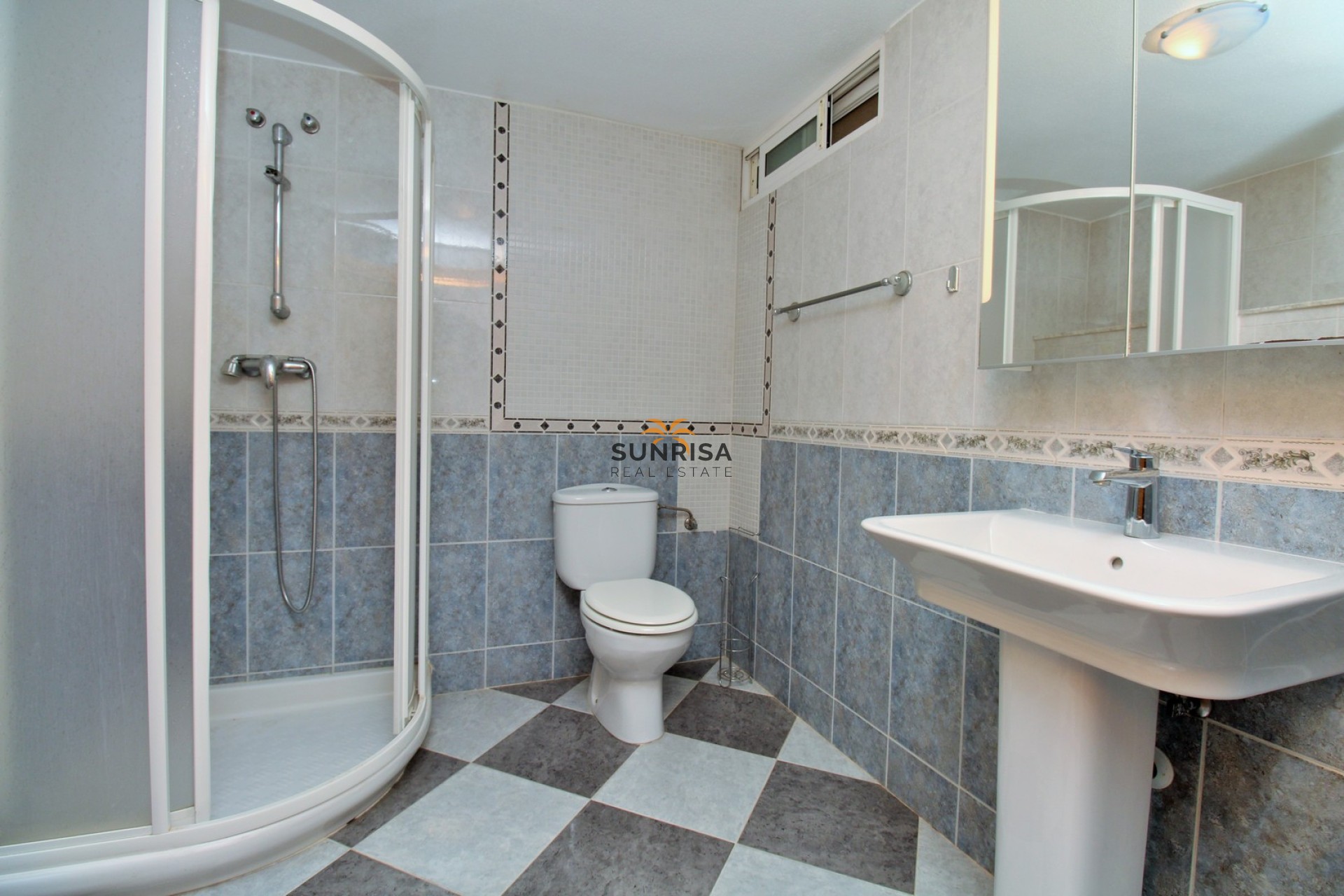 Resale - Villa - Villamartin