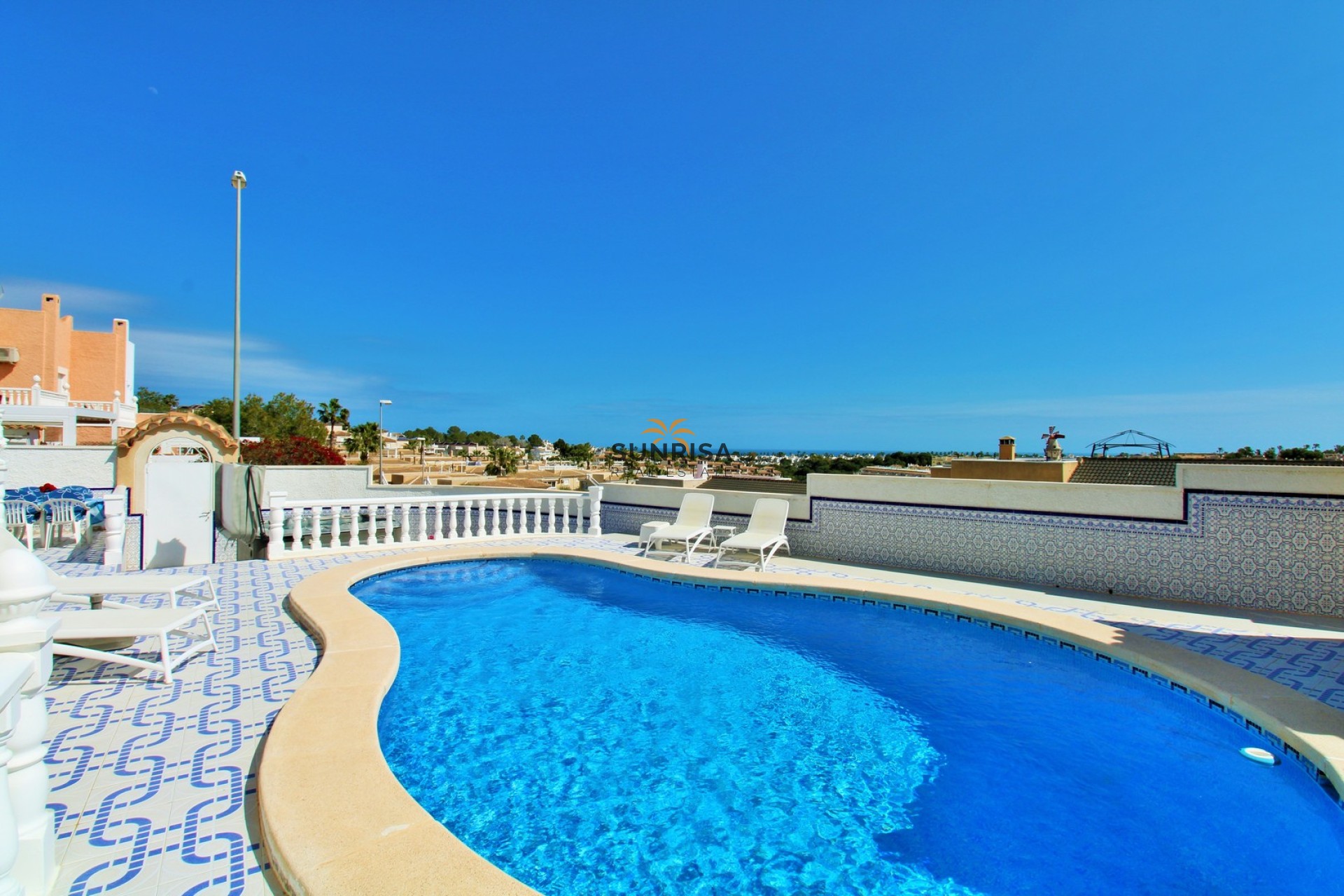 Resale - Villa - Villamartin