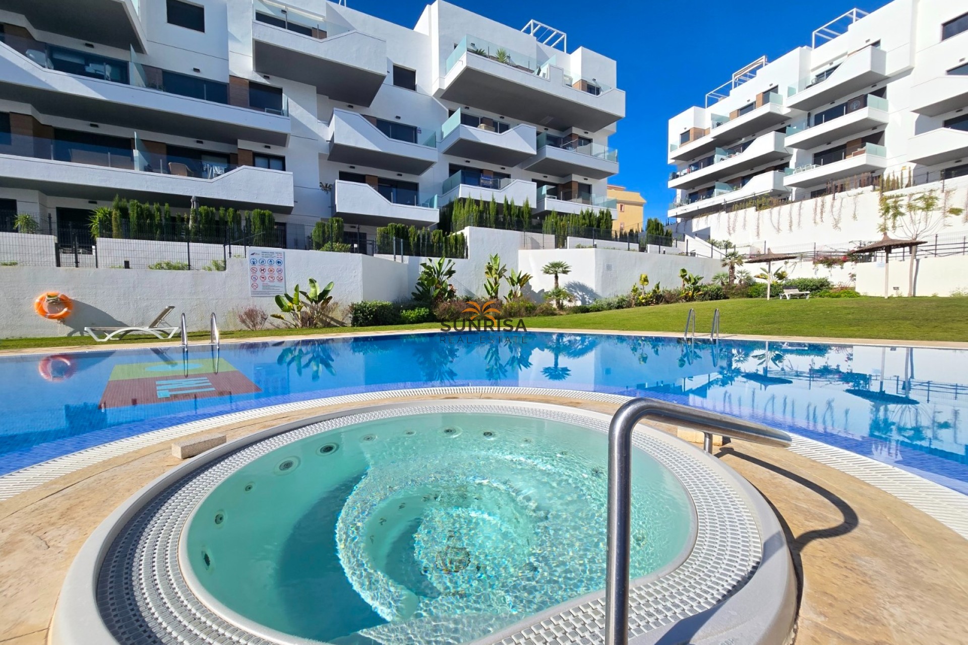 Resale - Apartment - Villamartin