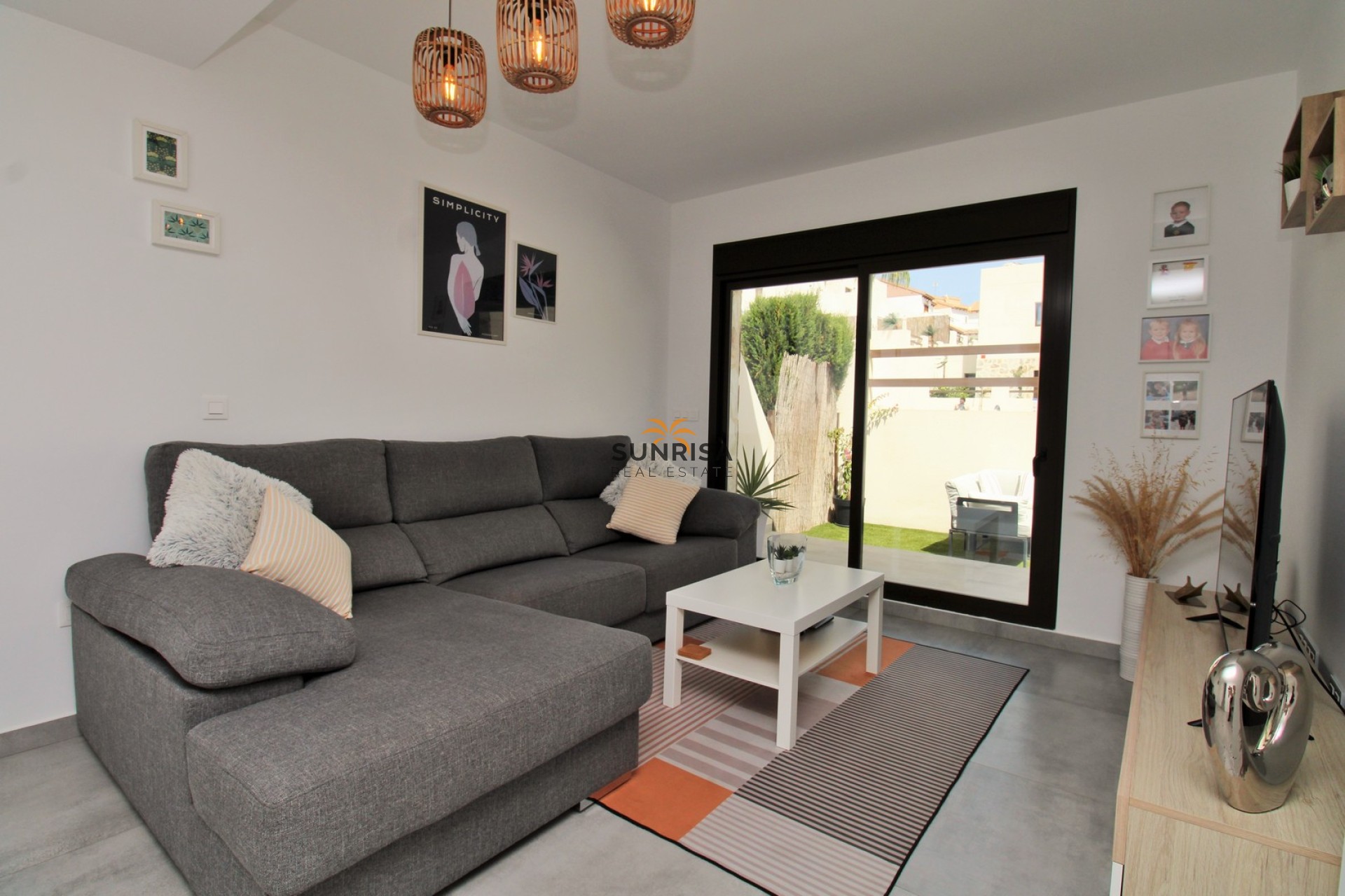 Resale - Villa - Orihuela Costa
