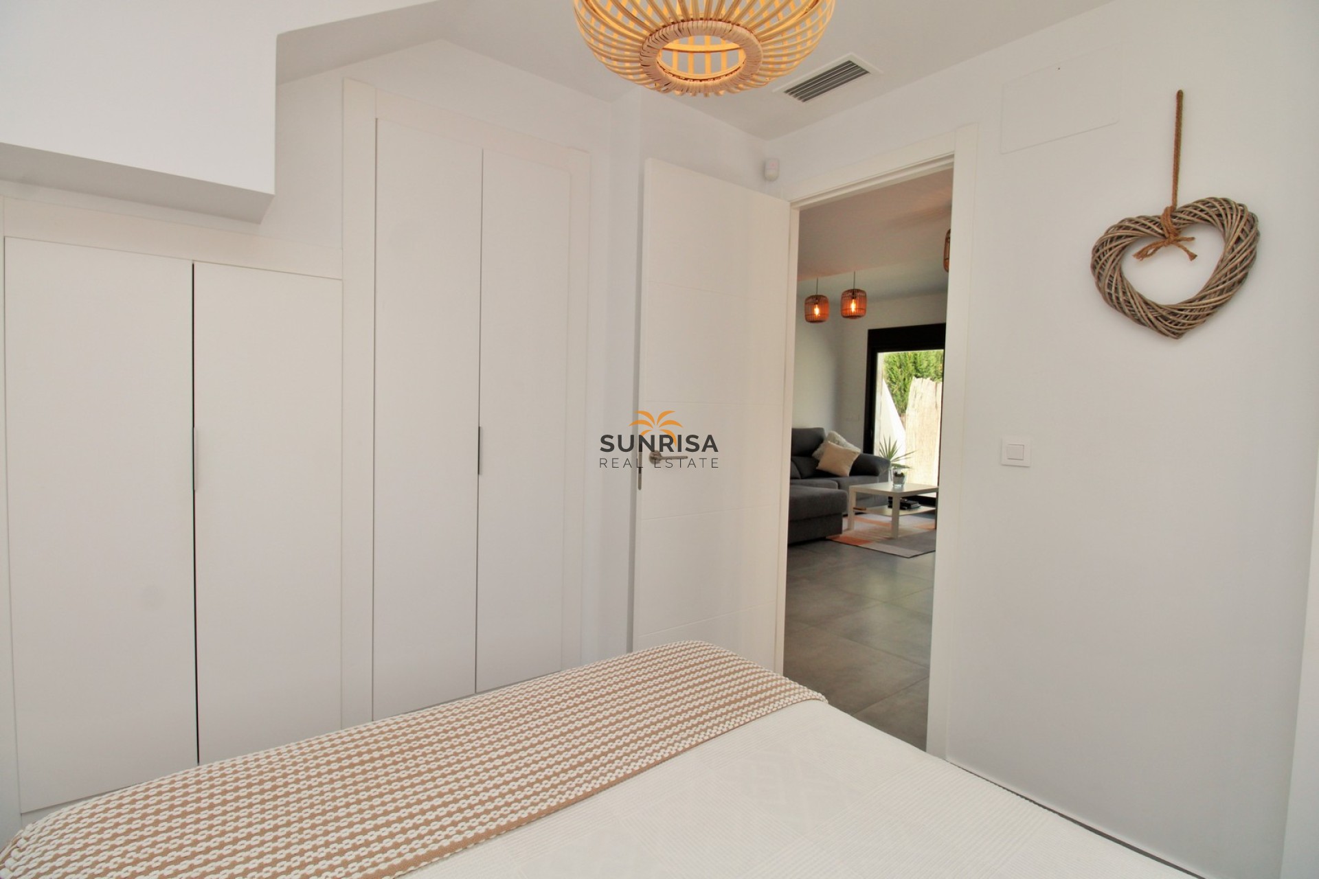 Resale - Villa - Orihuela Costa