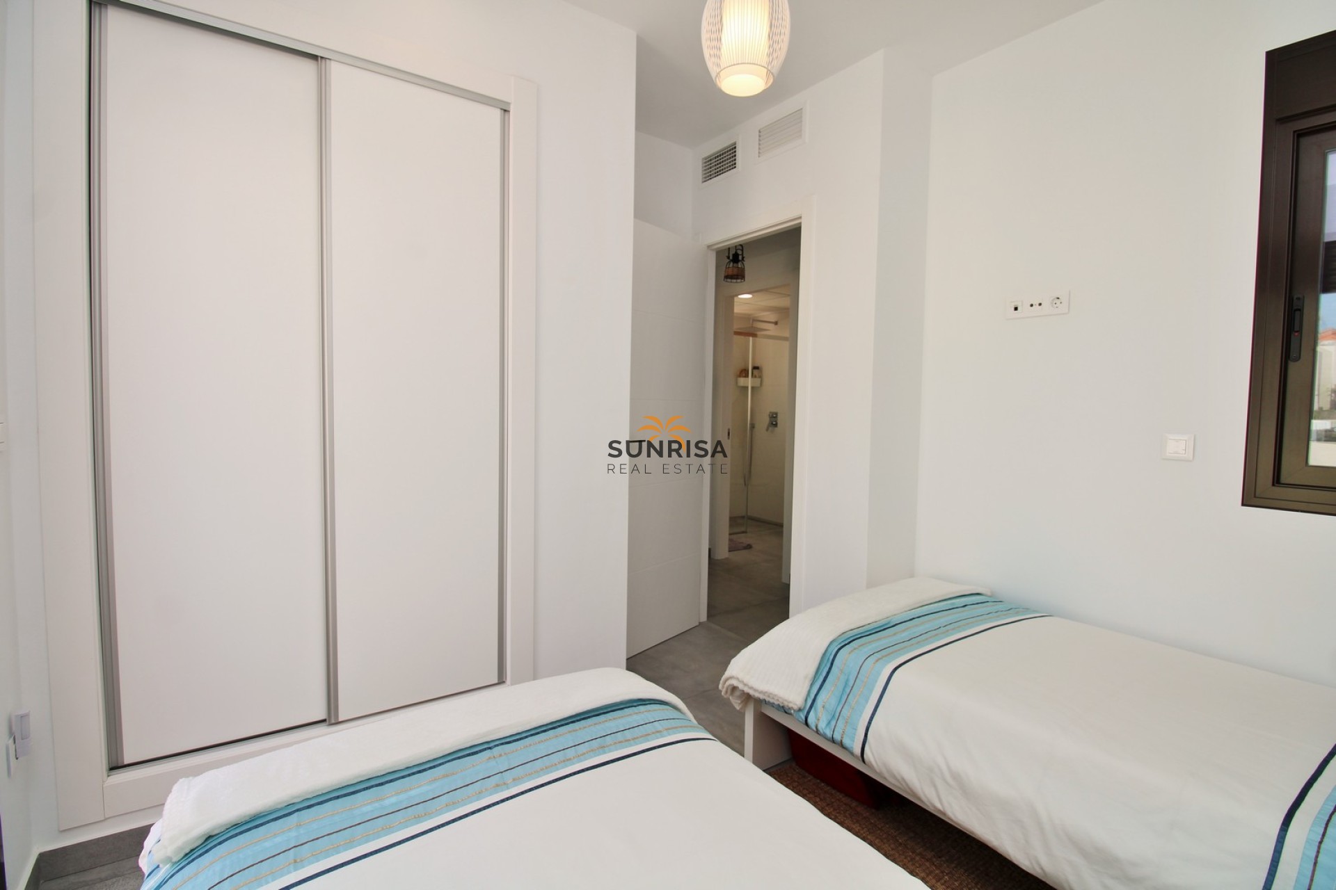 Resale - Villa - Orihuela Costa