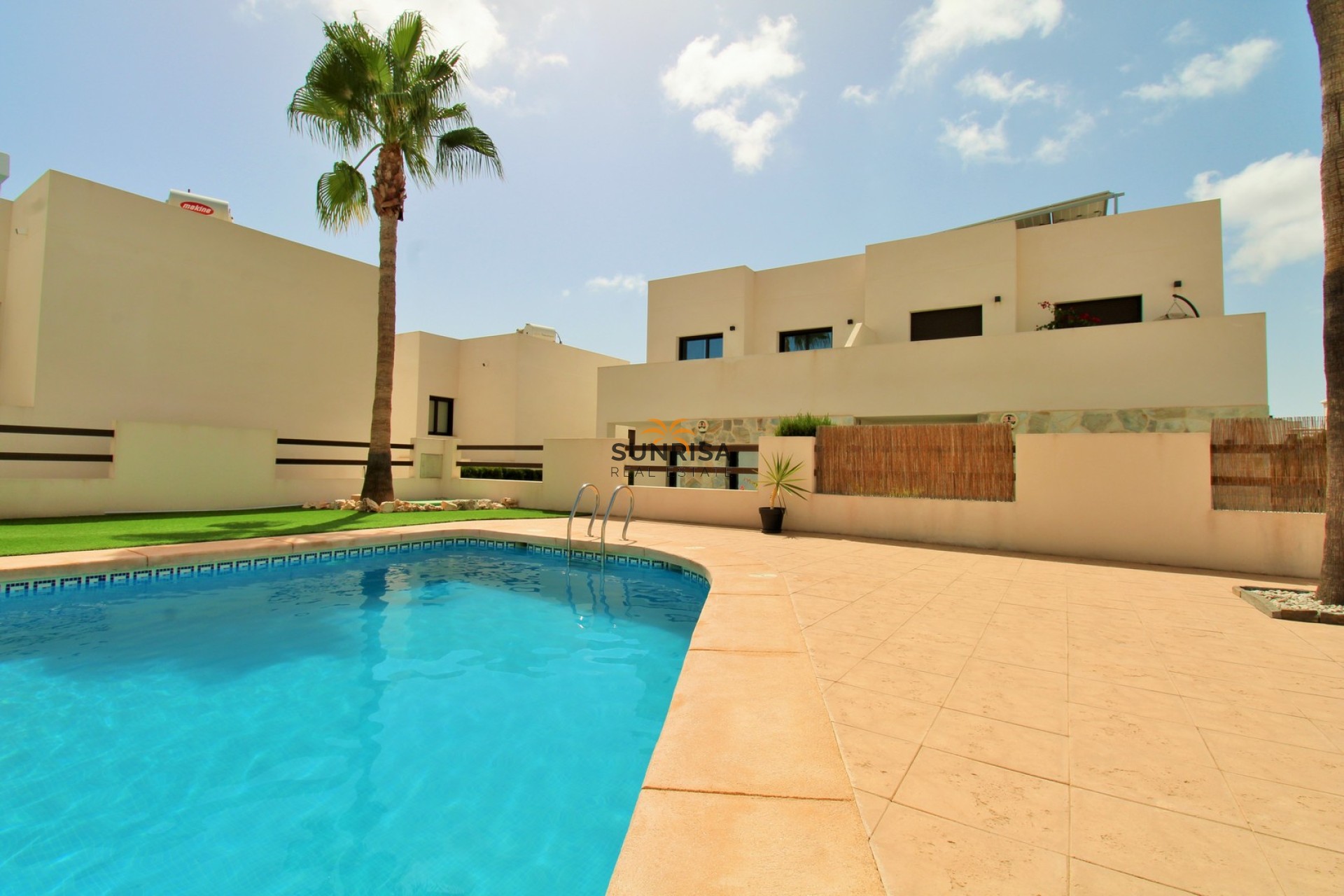 Resale - Villa - Orihuela Costa