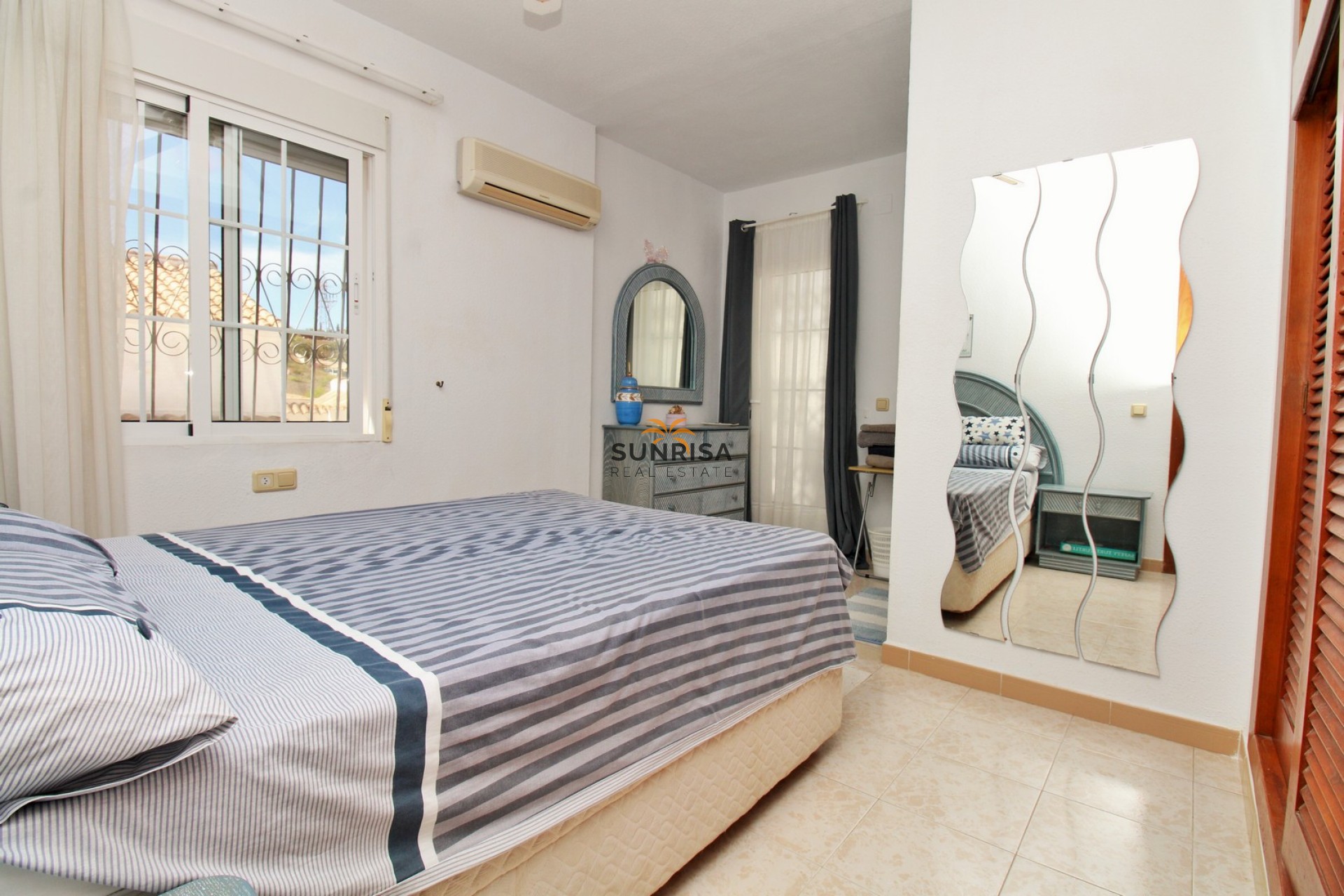Resale - Villa - Villamartin