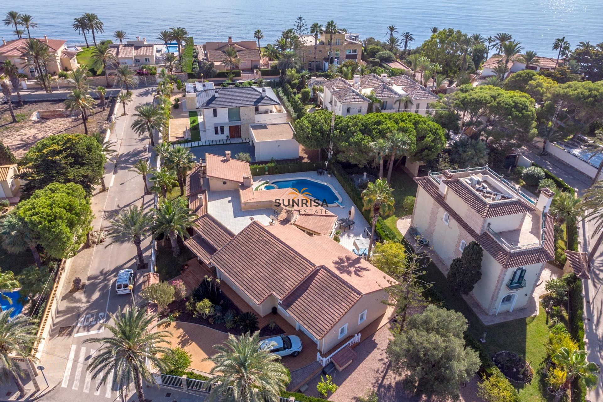 Resale - Villa - Cabo Roig