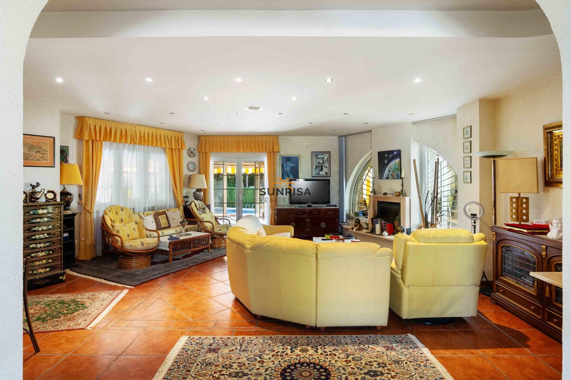 Resale - Villa - Cabo Roig