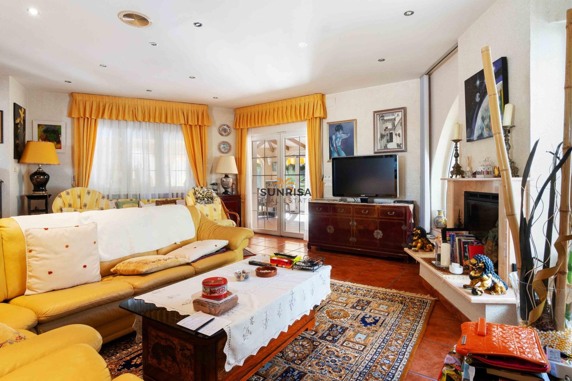Resale - Villa - Cabo Roig