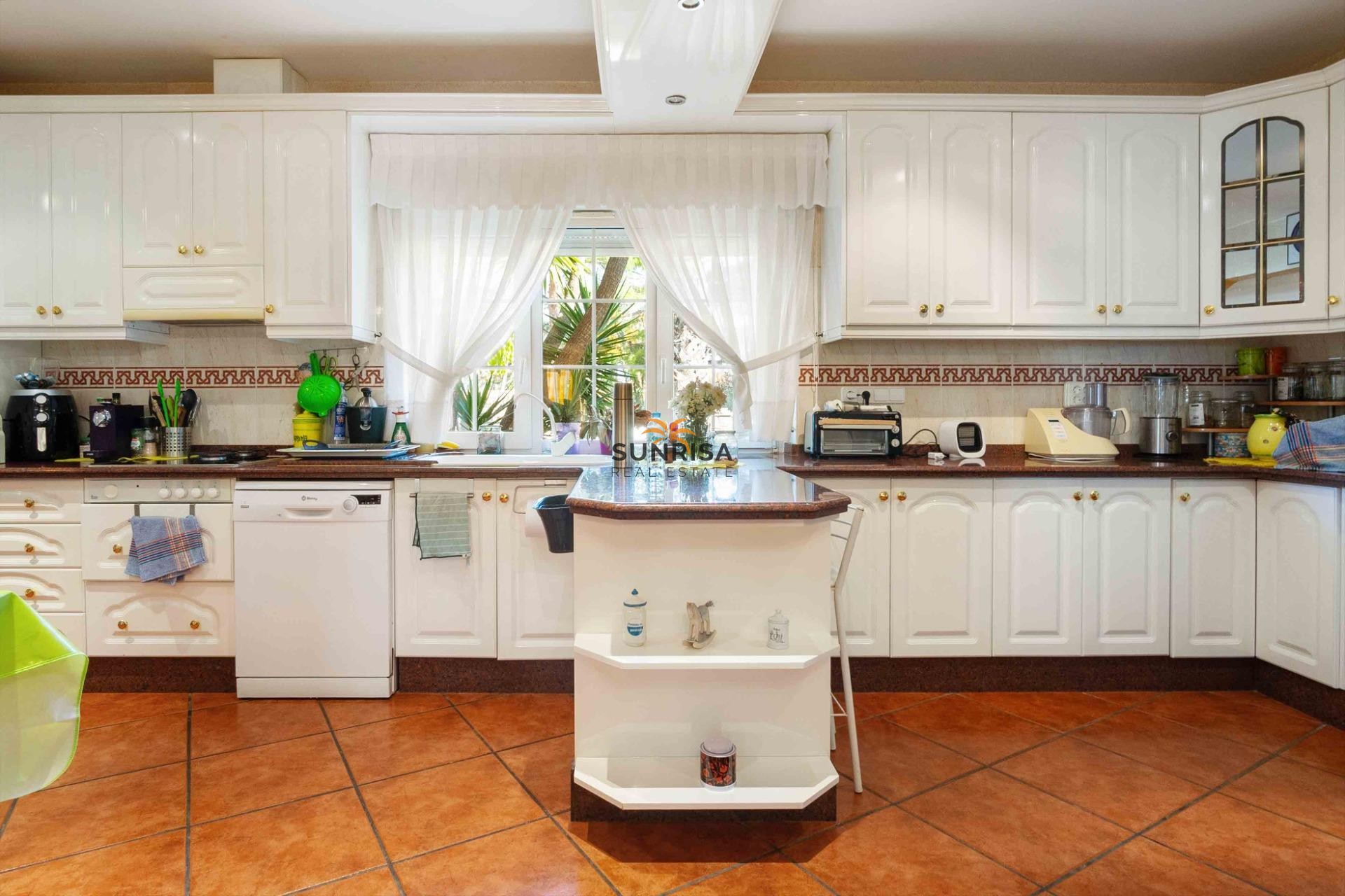 Resale - Villa - Cabo Roig