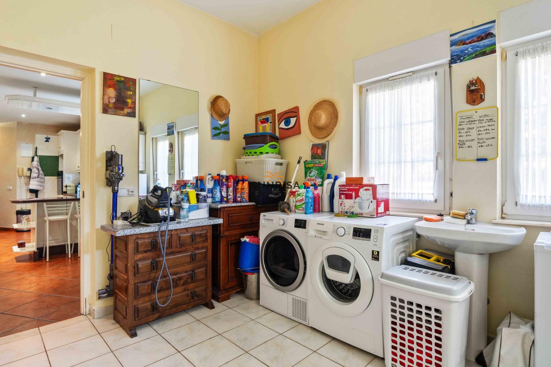 Resale - Villa - Cabo Roig