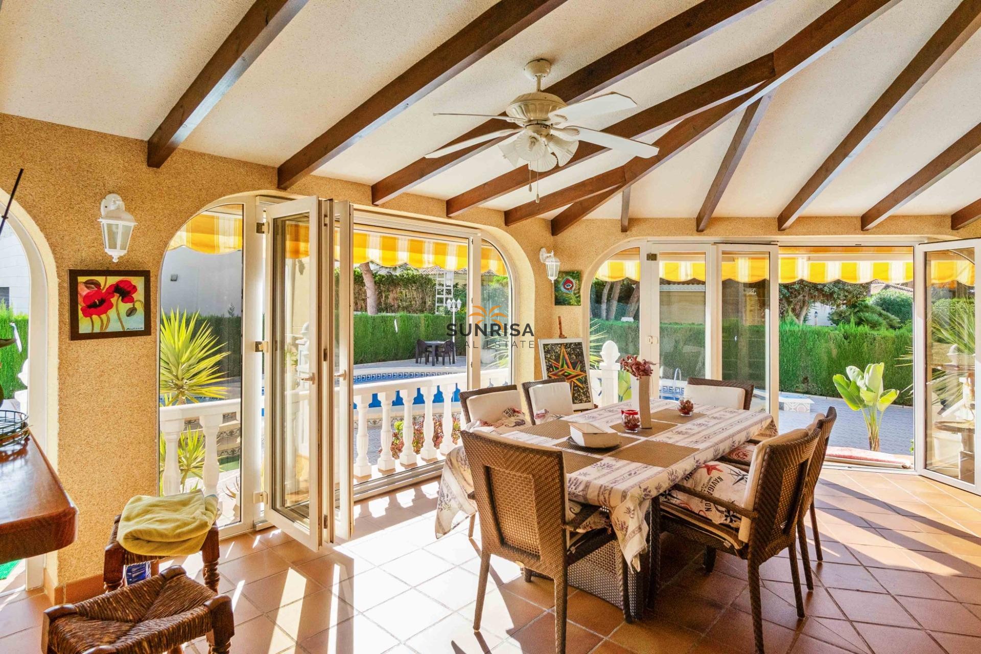 Resale - Villa - Cabo Roig