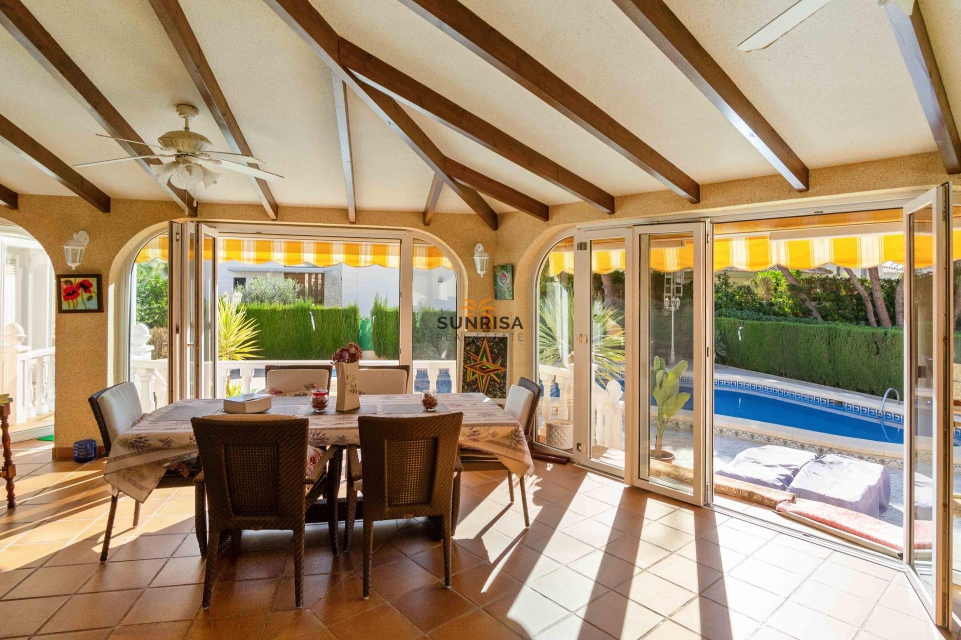 Resale - Villa - Cabo Roig