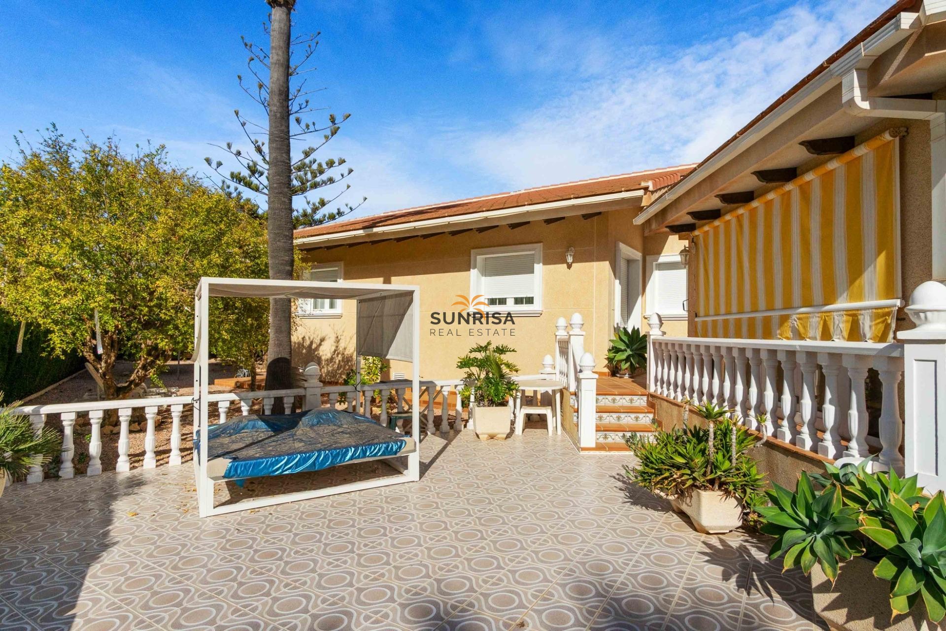 Resale - Villa - Cabo Roig