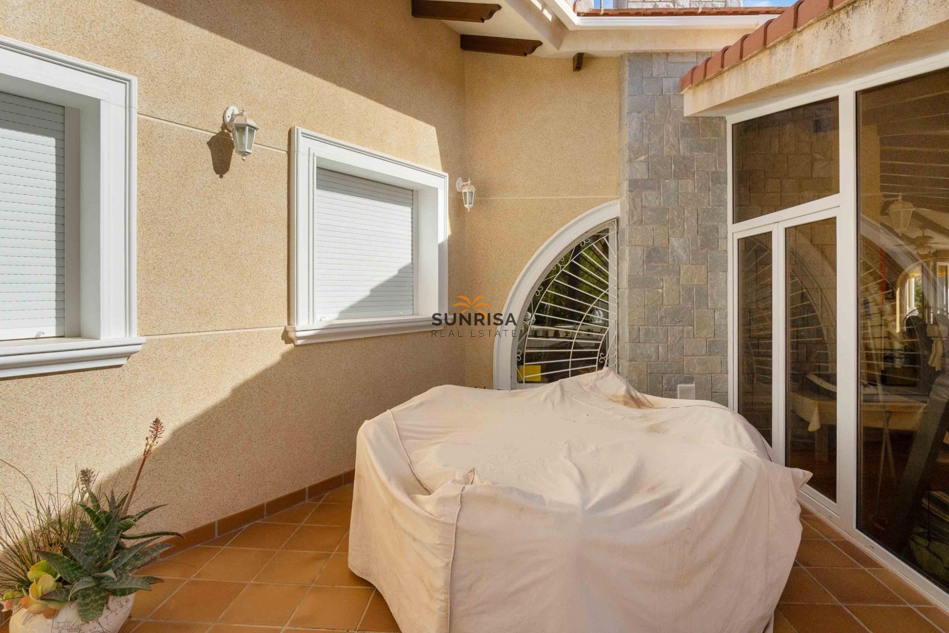 Resale - Villa - Cabo Roig