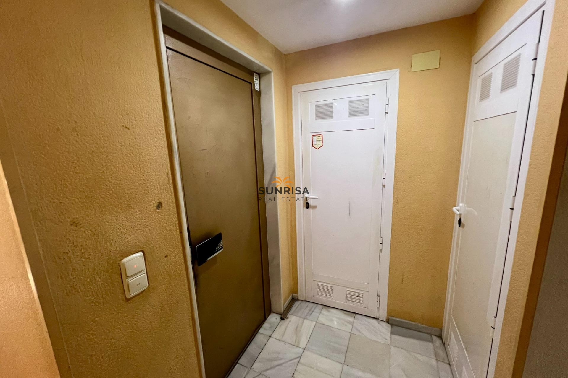 Herverkoop - Bedrijfsruimte - Orihuela