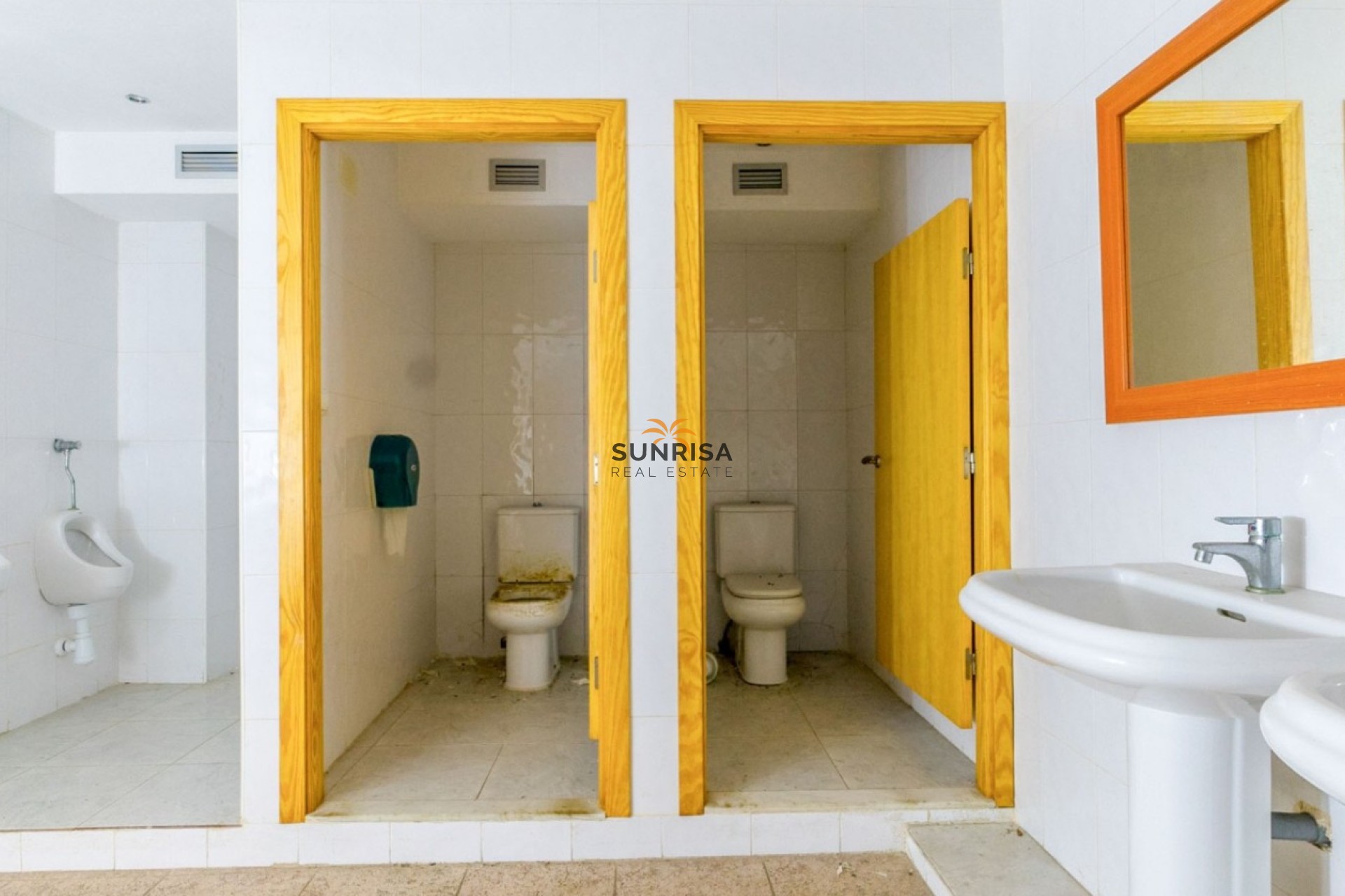 Resale - Commercial premises - Torrevieja