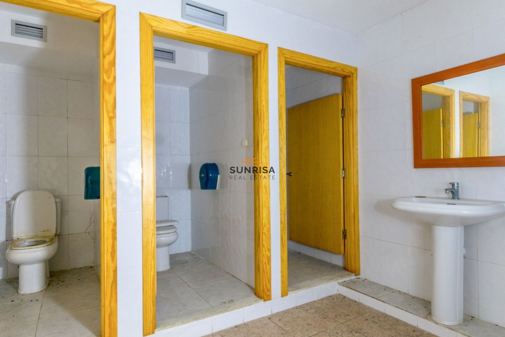 Resale - Commercial premises - Torrevieja