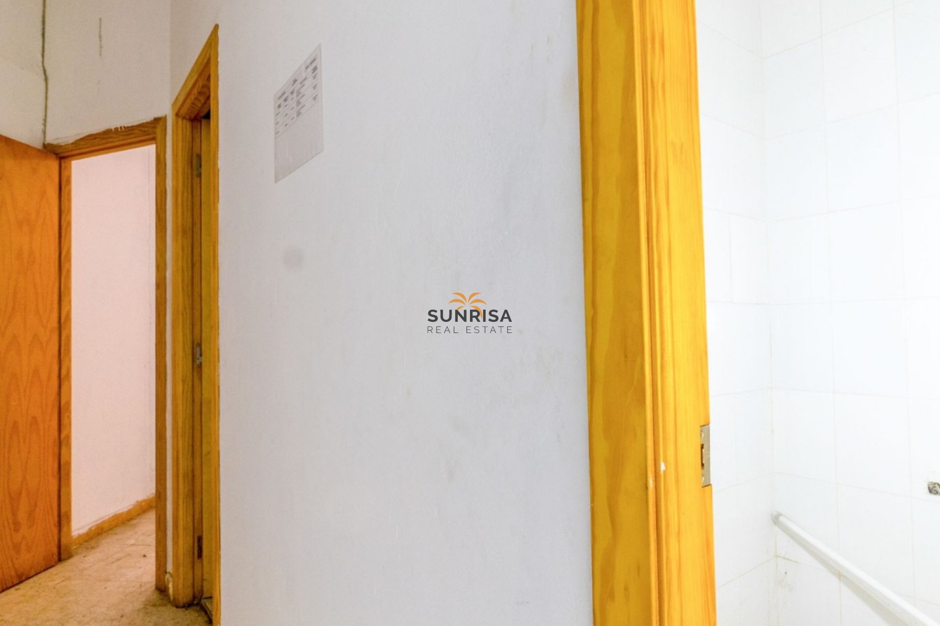 Resale - Commercial premises - Torrevieja