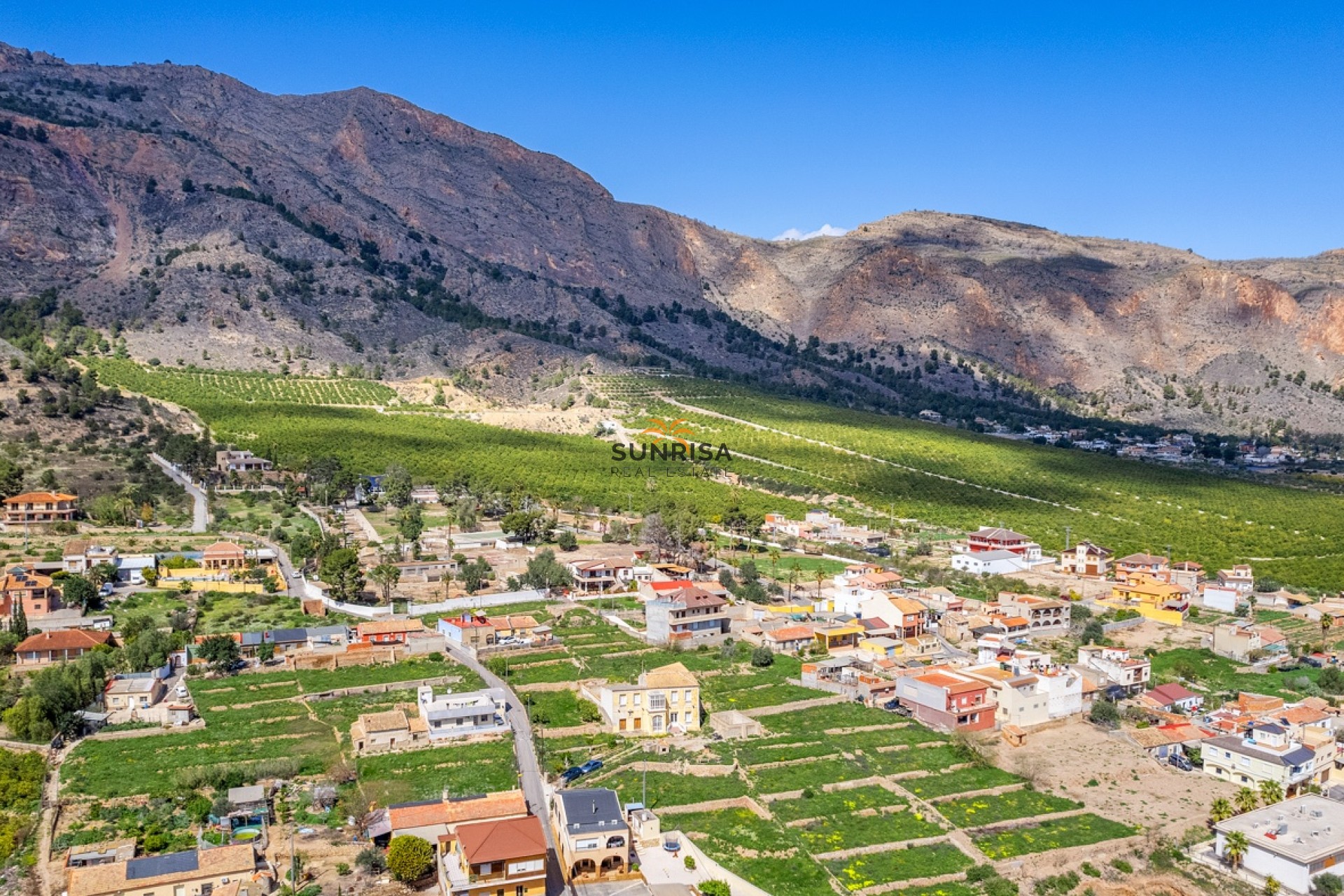 Herverkoop - Finca - Orihuela