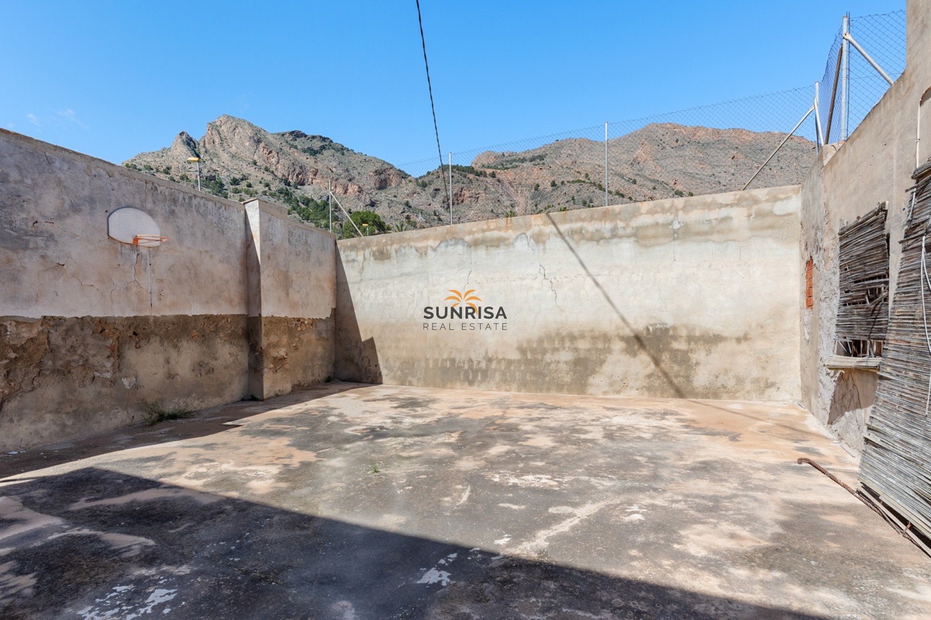 Herverkoop - Finca - Orihuela