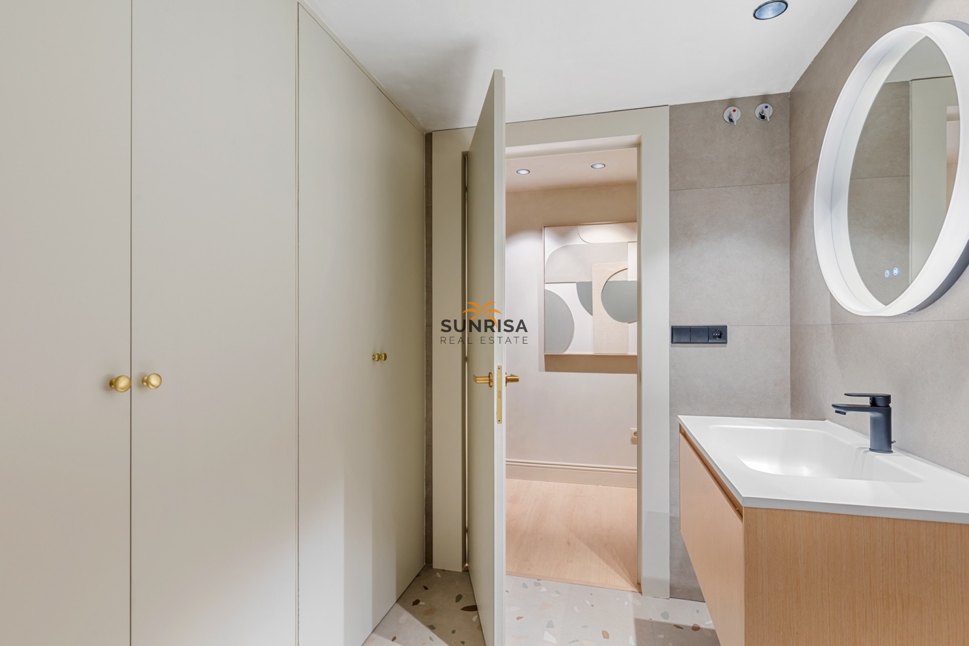 Resale - Apartment - Alicante