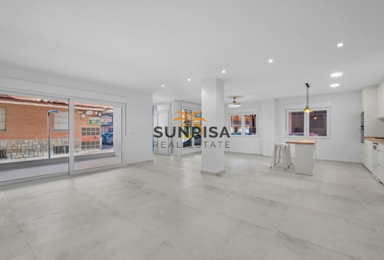 Appartement · Herverkoop - Torrevieja · Playa del Acequión · Alicante · Spanje