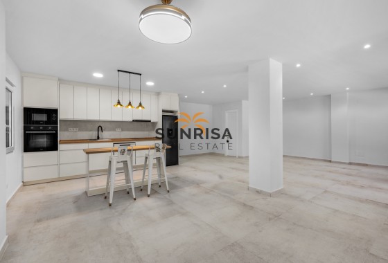 Appartement · Herverkoop - Torrevieja · Playa del Acequión · Alicante · Spanje