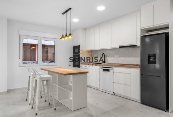 Appartement · Herverkoop - Torrevieja · Playa del Acequión · Alicante · Spanje