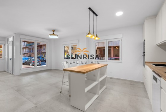 Appartement · Herverkoop - Torrevieja · Playa del Acequión · Alicante · Spanje