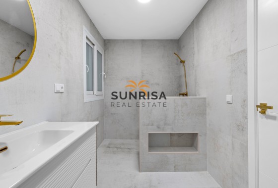 Appartement · Herverkoop - Torrevieja · Playa del Acequión · Alicante · Spanje