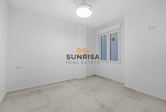 Appartement · Herverkoop - Torrevieja · Playa del Acequión · Alicante · Spanje