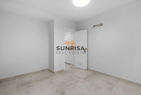 Appartement · Herverkoop - Torrevieja · Playa del Acequión · Alicante · Spanje
