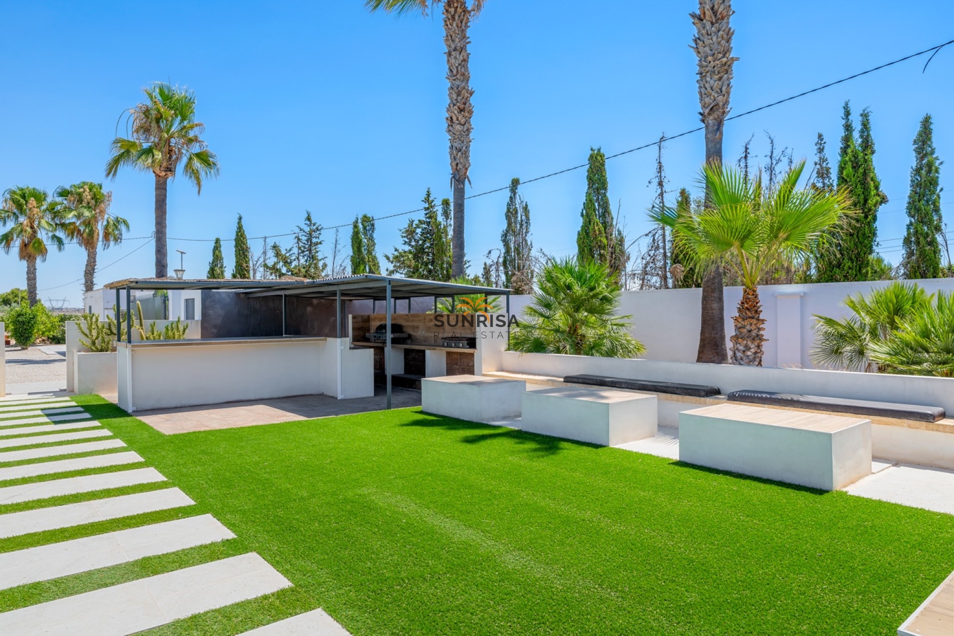 Herverkoop - Finca - Montesinos
