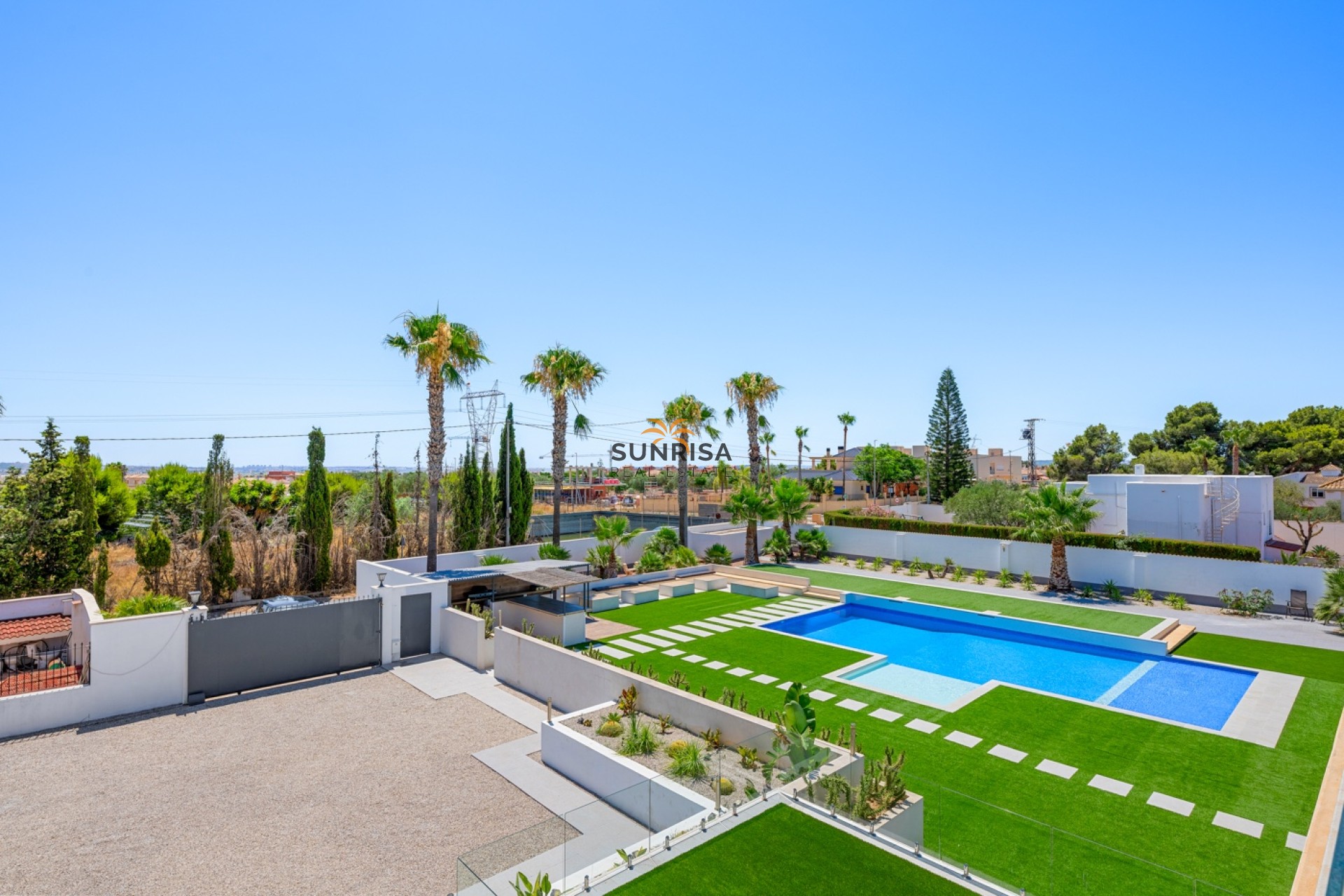 Herverkoop - Finca - Montesinos