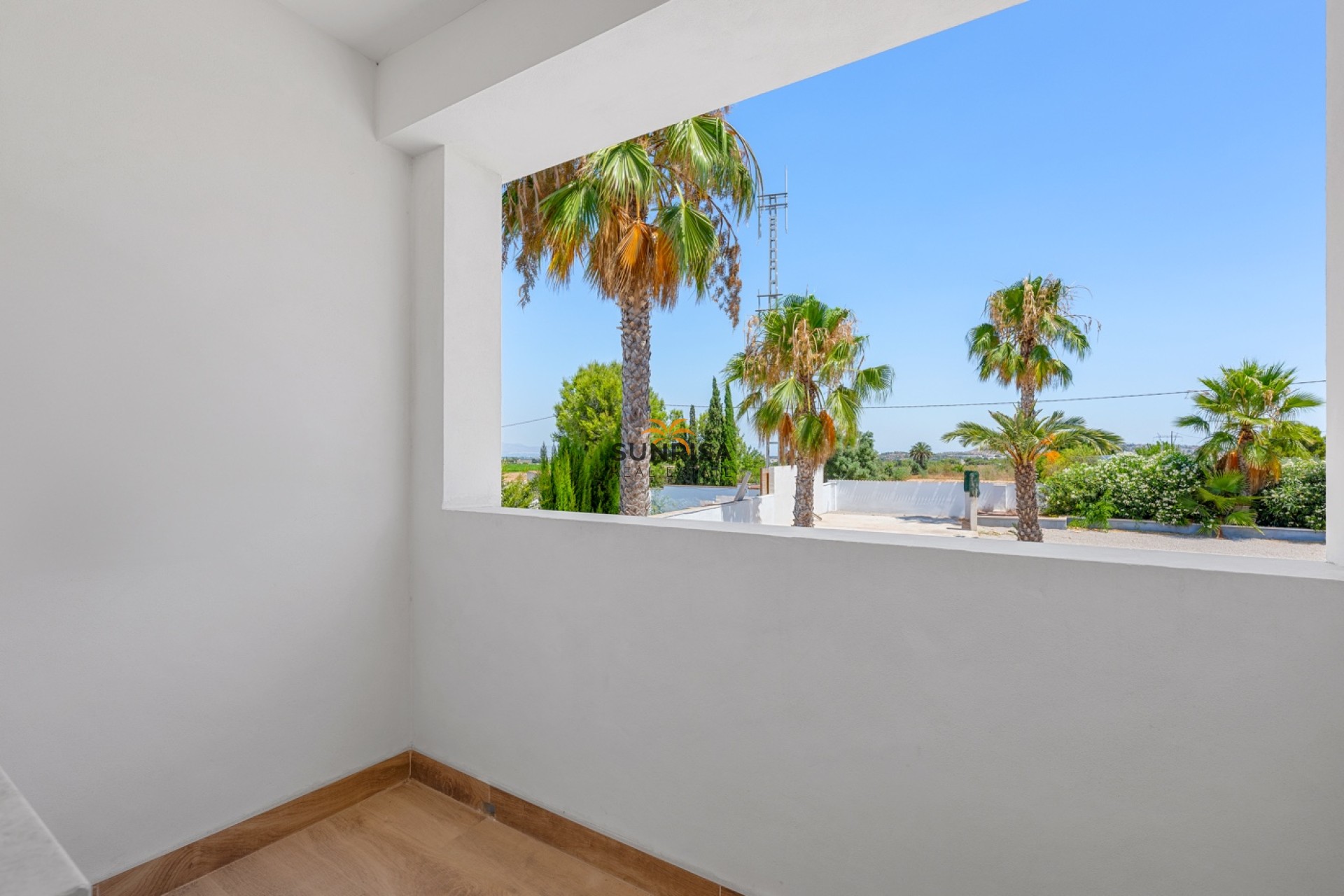 Herverkoop - Finca - Montesinos