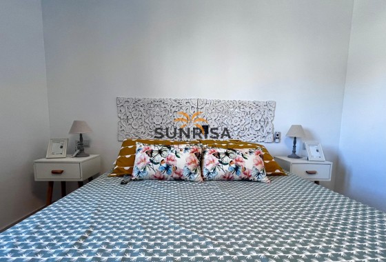 Appartement · Herverkoop - Torrevieja · Punta Prima · Alicante · Spanje