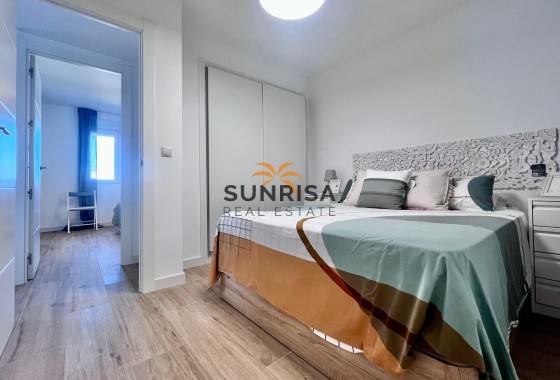 Appartement · Herverkoop - Torrevieja · Punta Prima · Alicante · Spanje