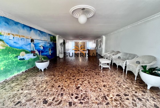 Appartement · Herverkoop - Torrevieja · Punta Prima · Alicante · Spanje