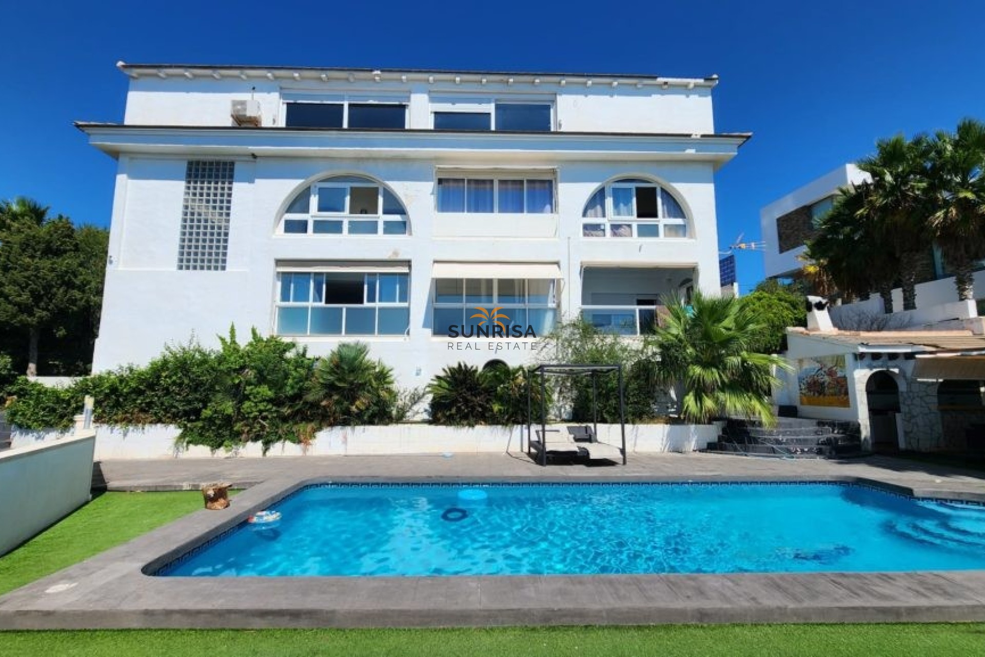Resale - Villa - Benidorm