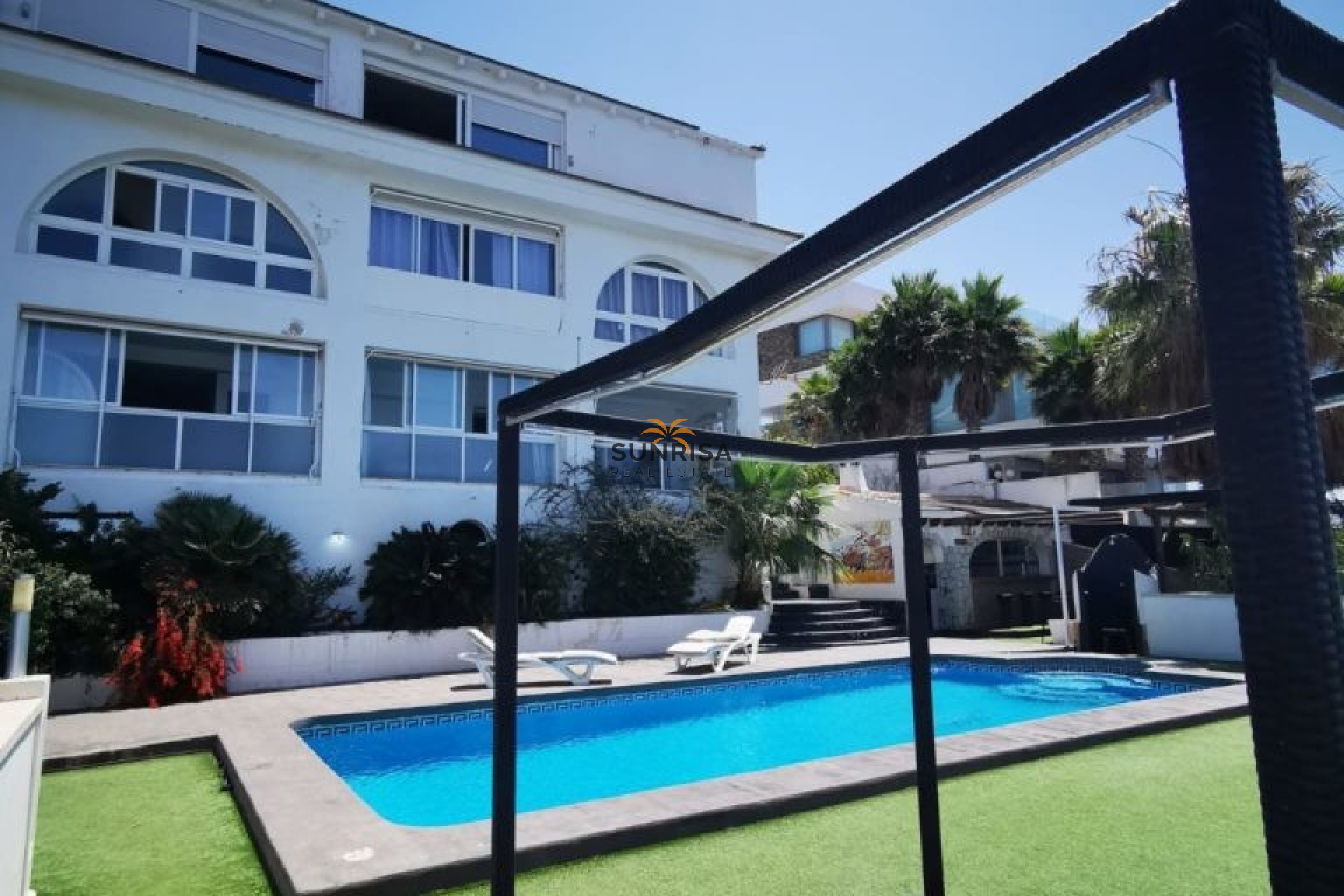 Resale - Villa - Benidorm