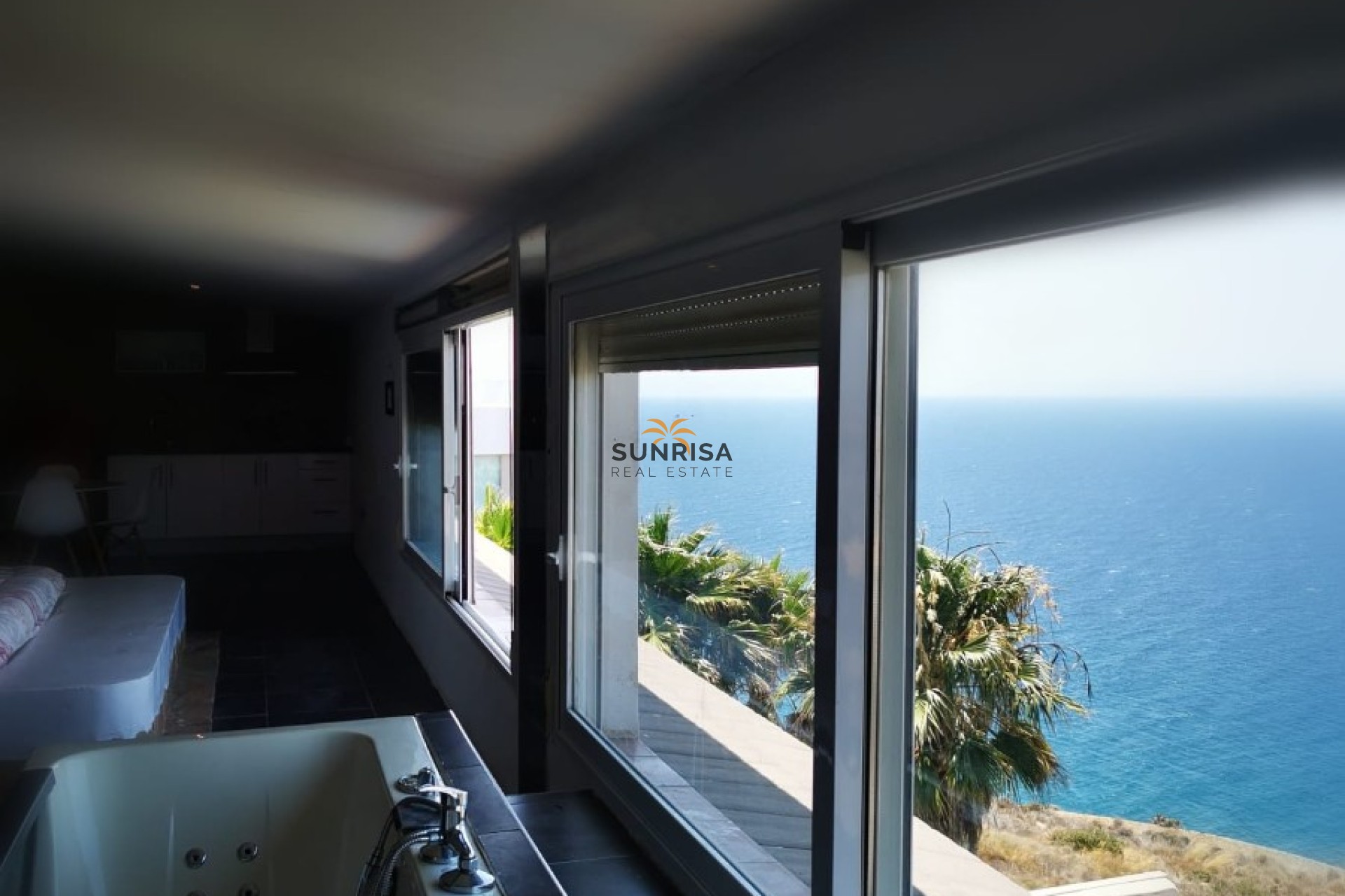 Resale - Villa - Benidorm
