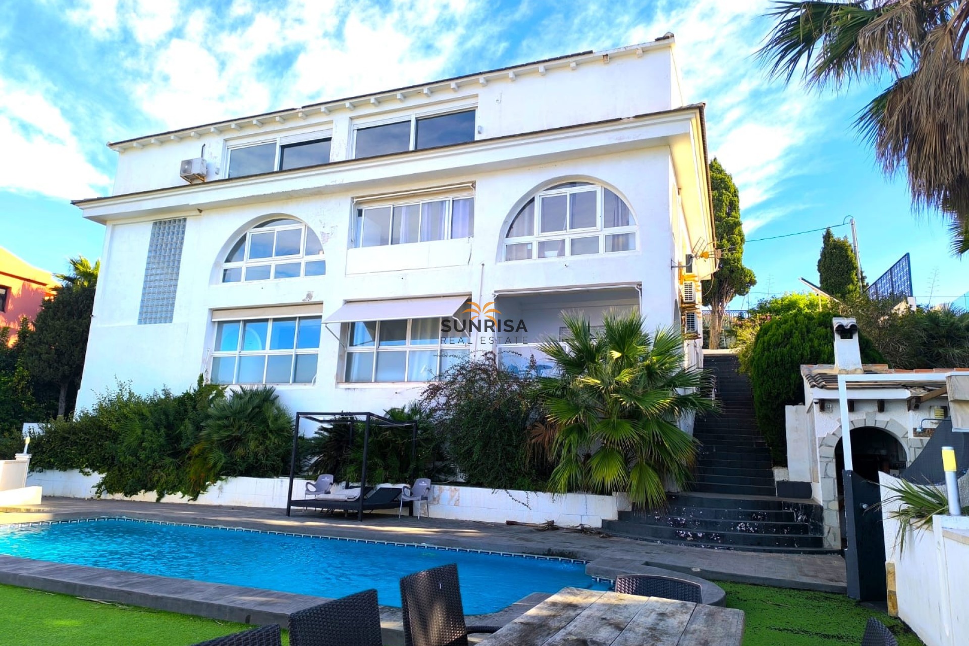 Resale - Villa - Benidorm