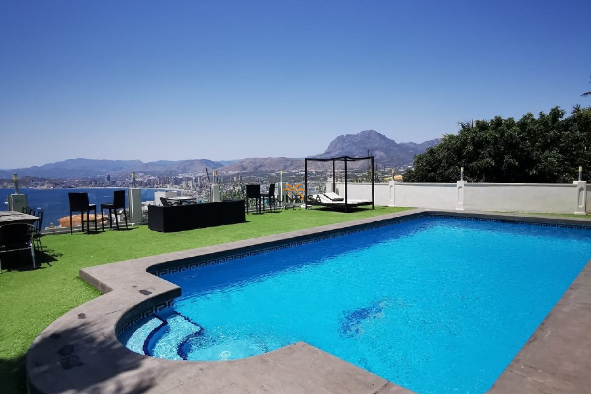 Resale - Villa - Benidorm