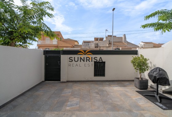 Apartment · Resale - Pilar de la Horadada · Mil Palmeras · Alicante · Spain