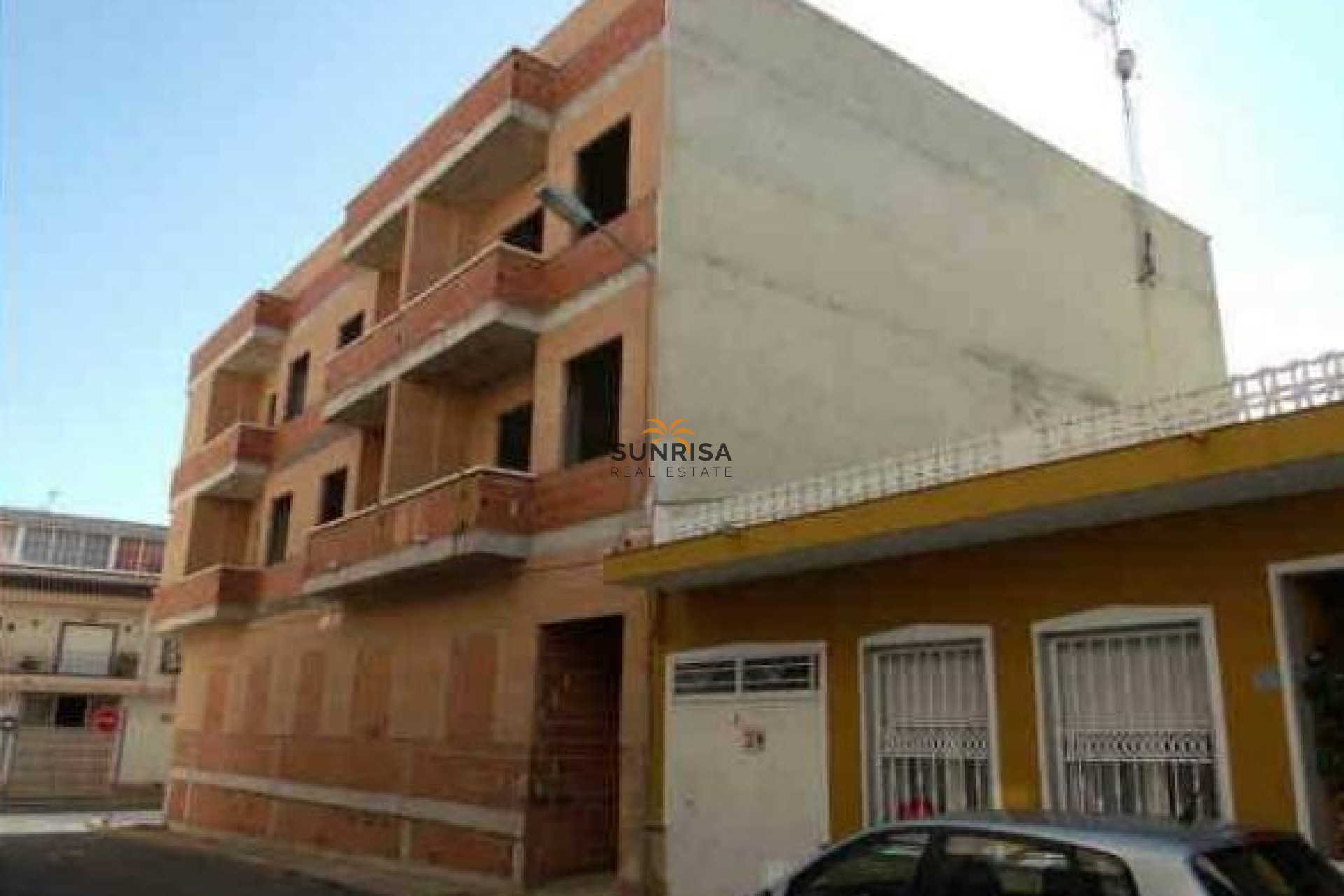 Revente - Bâtiment - Montesinos