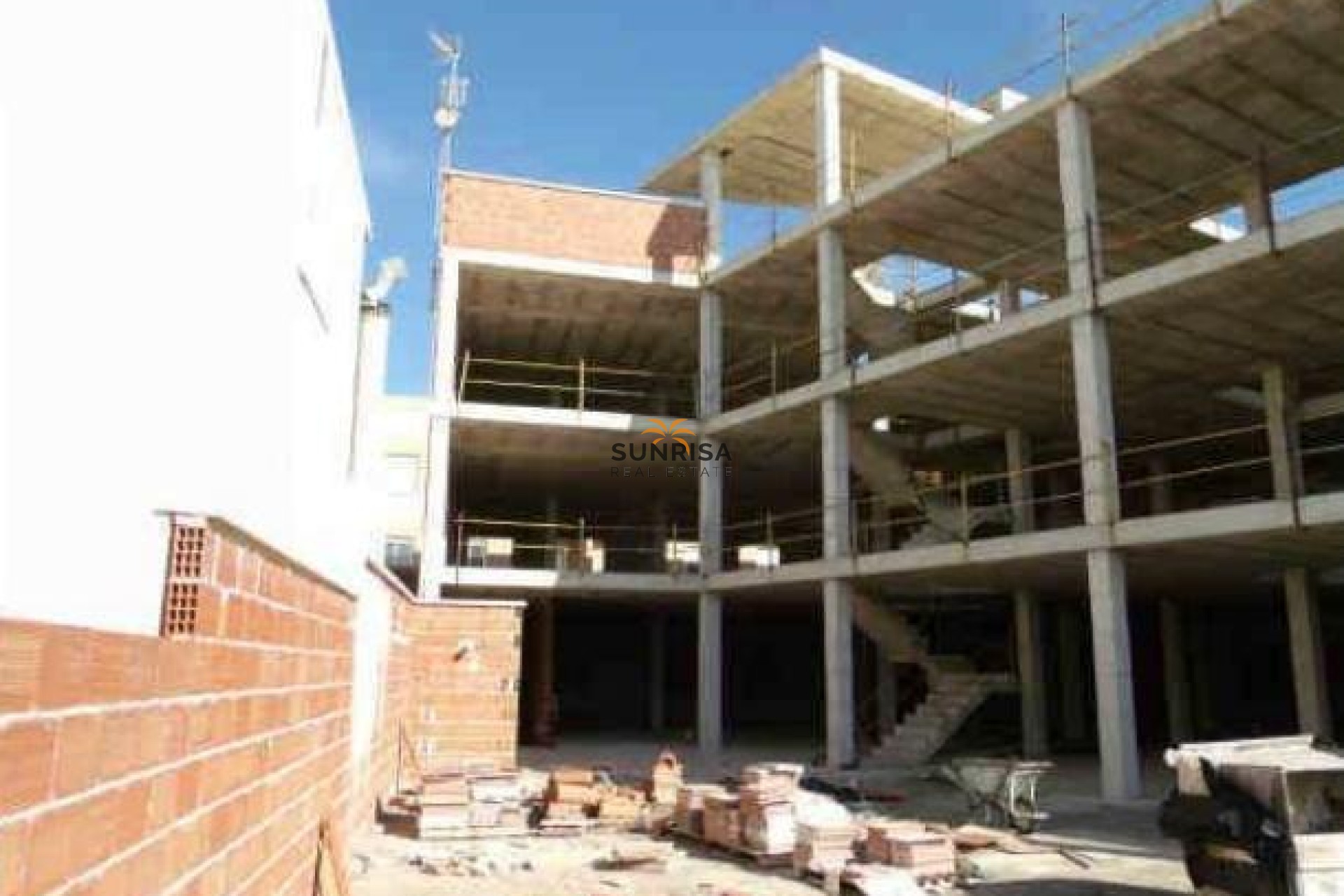 Revente - Bâtiment - Montesinos