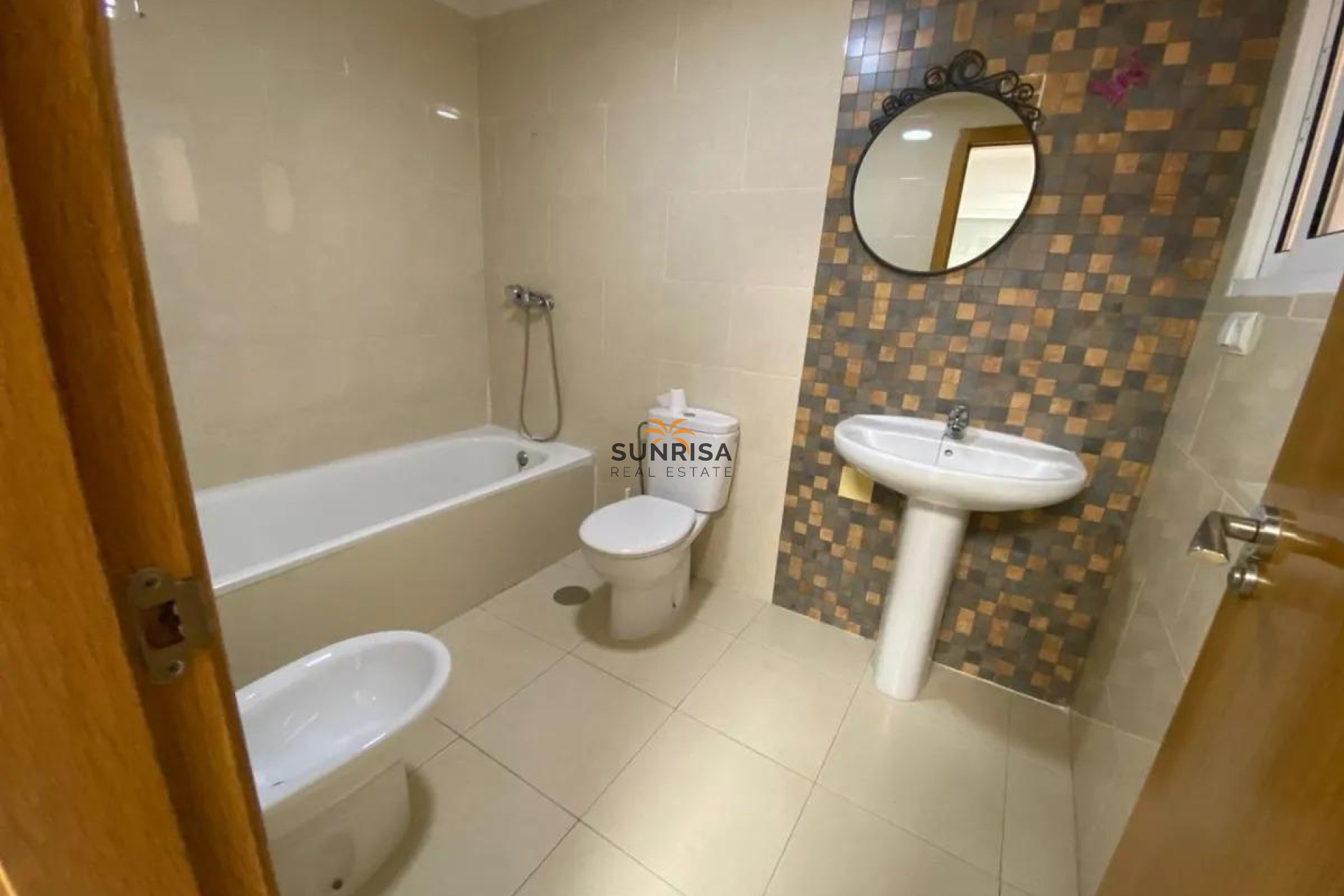 Resale - Apartment - Redován