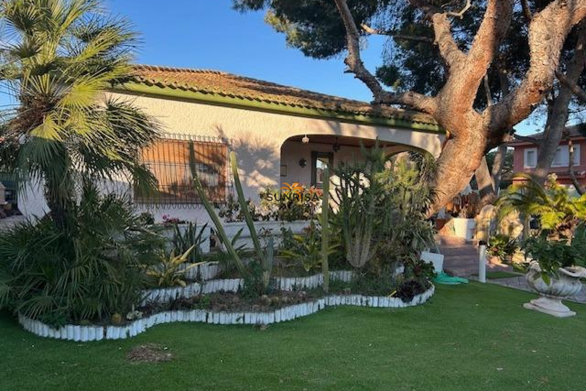 Resale - Villa - Dehesa de Campoamor