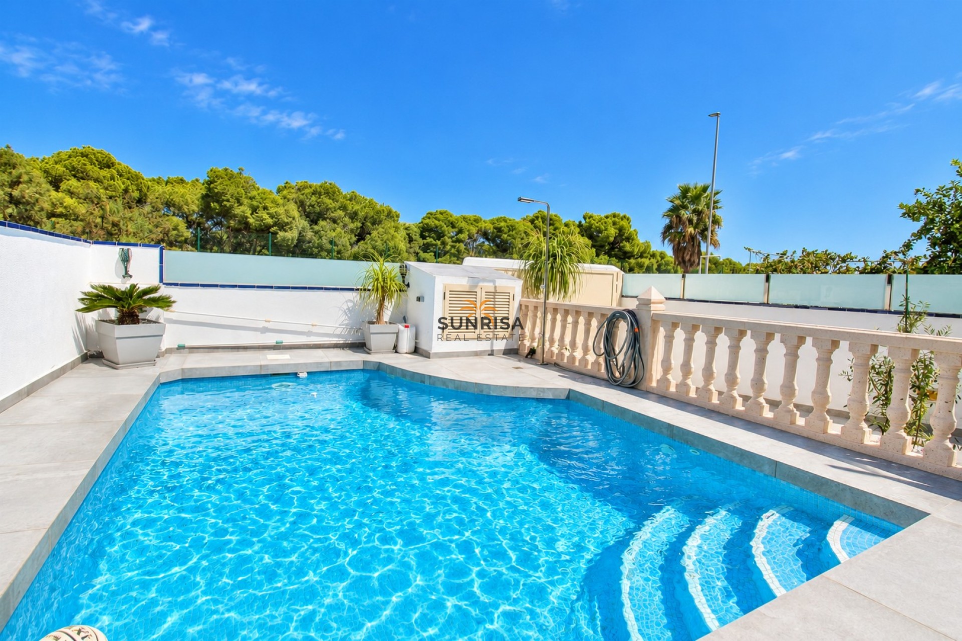 Resale - Villa - Mil Palmeras