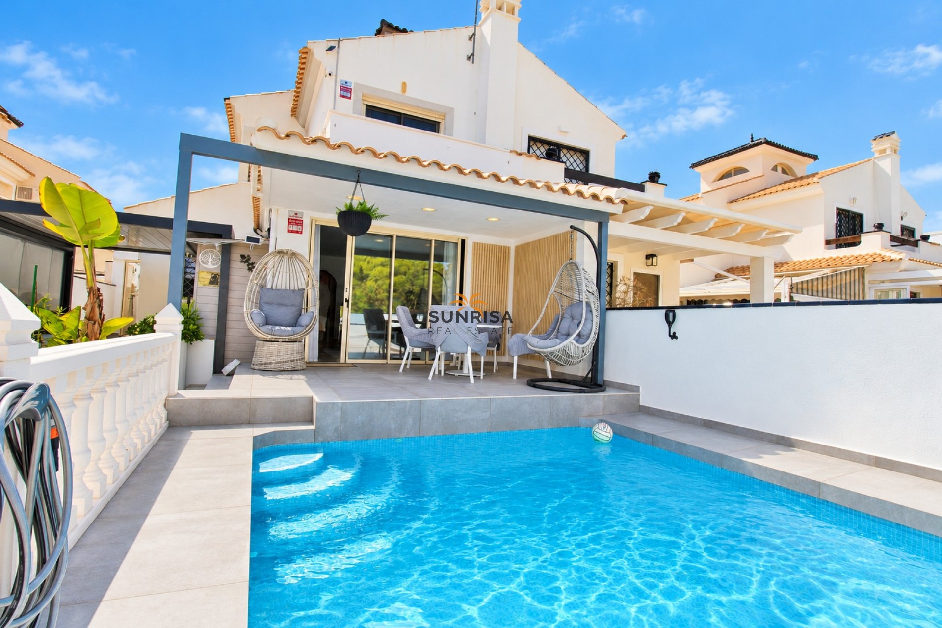 Resale - Villa - Mil Palmeras