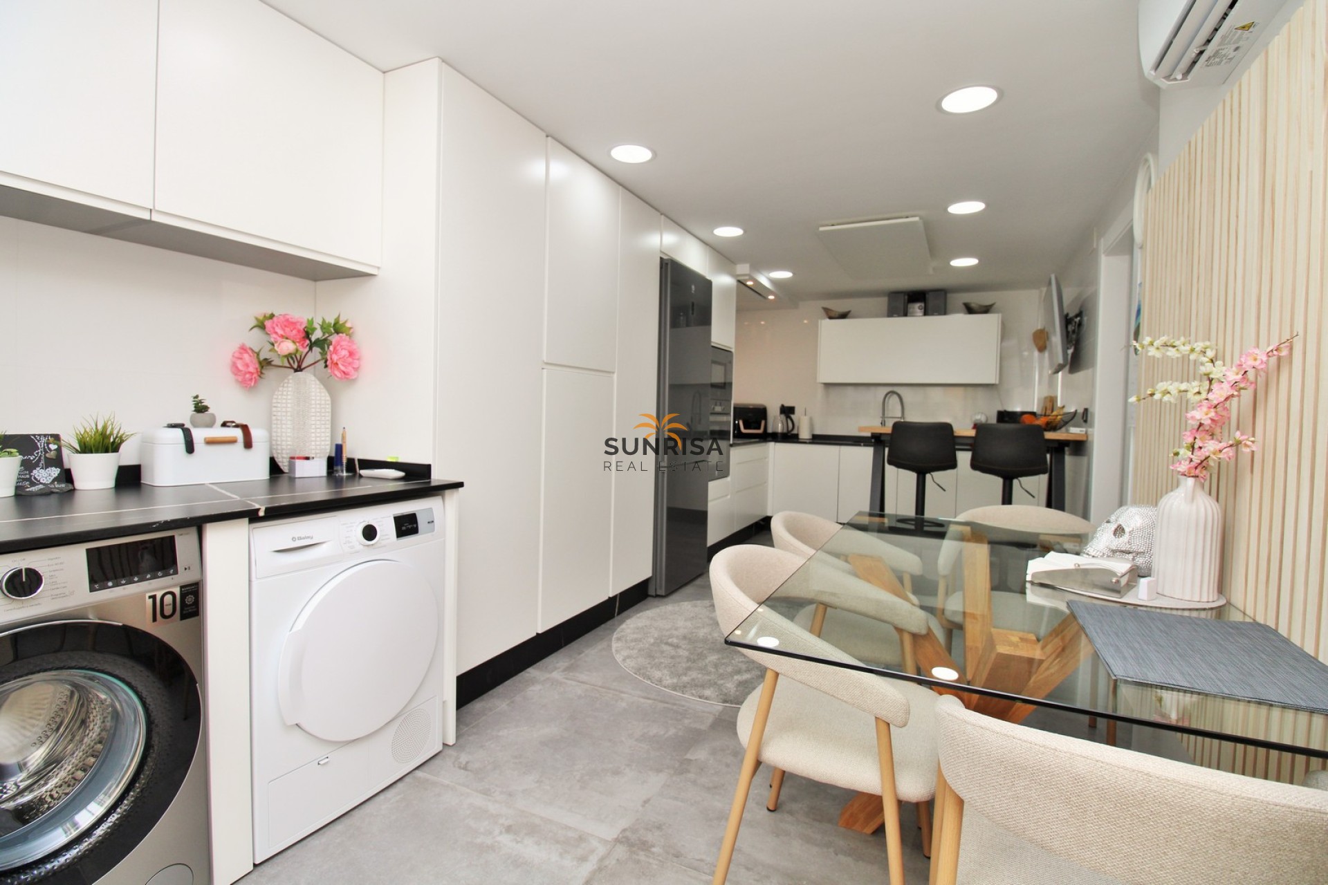 Resale - Villa - Mil Palmeras